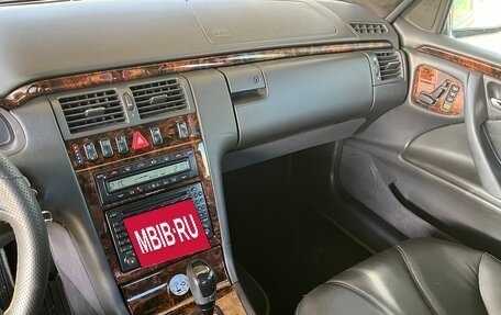 Mercedes-Benz E-Класс, 2001 год, 1 300 000 рублей, 5 фотография