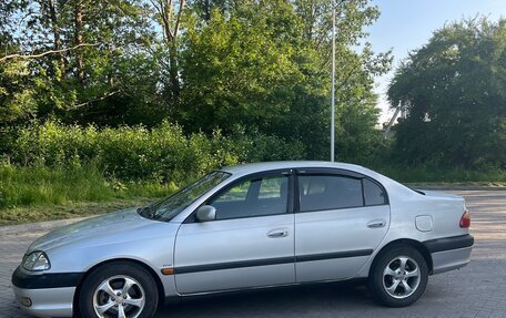 Toyota Avensis III рестайлинг, 2001 год, 335 000 рублей, 8 фотография