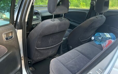 Toyota Avensis III рестайлинг, 2001 год, 335 000 рублей, 13 фотография