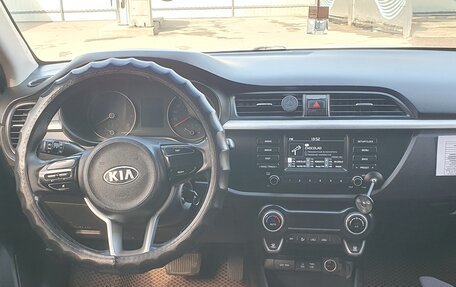 KIA Rio IV, 2018 год, 819 000 рублей, 3 фотография