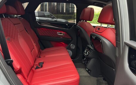 Bentley Bentayga I, 2022 год, 25 900 000 рублей, 33 фотография