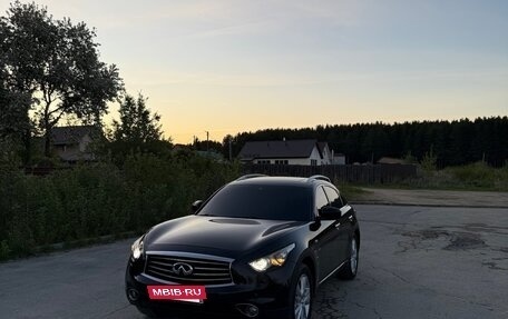 Infiniti QX70, 2014 год, 2 000 000 рублей, 19 фотография