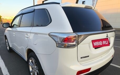 Mitsubishi Outlander III рестайлинг 3, 2012 год, 1 050 000 рублей, 8 фотография