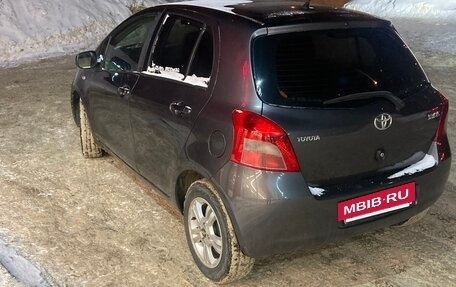 Toyota Yaris III рестайлинг, 2008 год, 550 000 рублей, 2 фотография