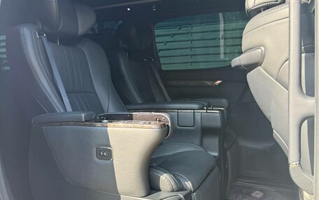 Toyota Alphard III, 2020 год, 5 950 000 рублей, 5 фотография