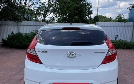 Hyundai Solaris II рестайлинг, 2012 год, 690 000 рублей, 3 фотография