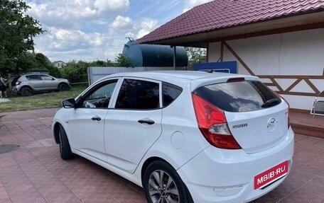 Hyundai Solaris II рестайлинг, 2012 год, 690 000 рублей, 4 фотография