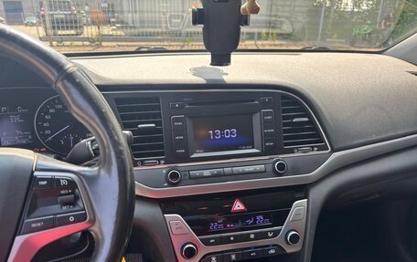 Hyundai Elantra VI рестайлинг, 2018 год, 1 900 000 рублей, 7 фотография
