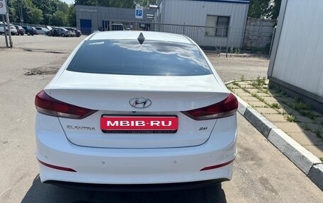 Hyundai Elantra VI рестайлинг, 2018 год, 1 900 000 рублей, 8 фотография