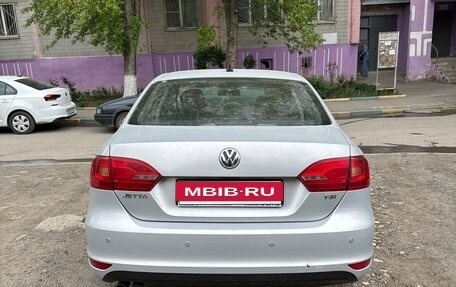 Volkswagen Jetta VI, 2011 год, 900 000 рублей, 3 фотография