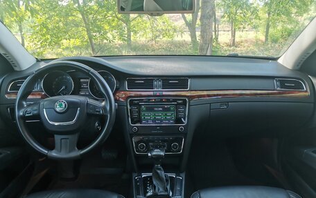 Skoda Superb III рестайлинг, 2012 год, 1 300 000 рублей, 17 фотография