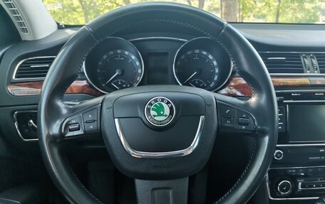 Skoda Superb III рестайлинг, 2012 год, 1 300 000 рублей, 18 фотография