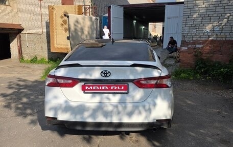Toyota Camry, 2021 год, 2 800 000 рублей, 3 фотография