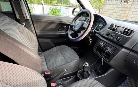 Skoda Fabia II, 2010 год, 450 000 рублей, 17 фотография