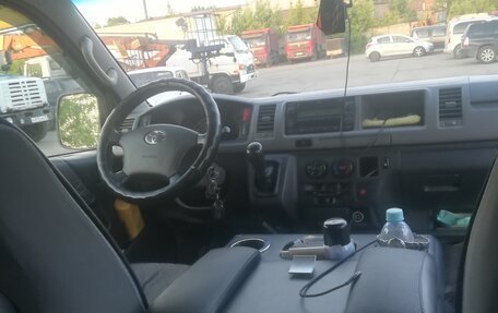 Toyota HiAce H200, 2011 год, 3 100 000 рублей, 10 фотография