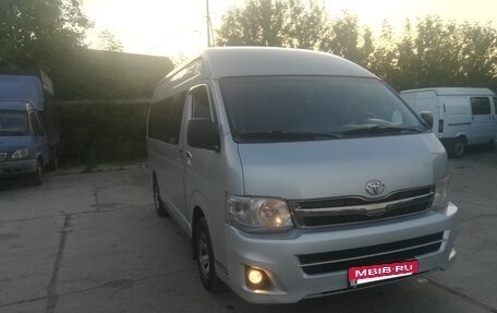 Toyota HiAce H200, 2011 год, 3 100 000 рублей, 2 фотография