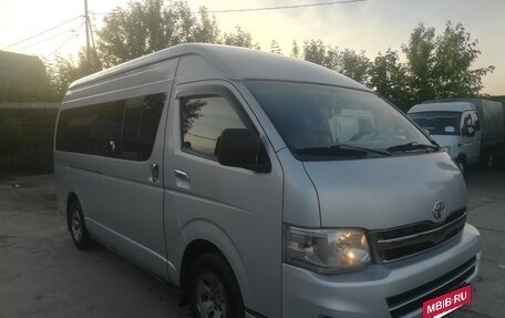 Toyota HiAce H200, 2011 год, 3 100 000 рублей, 6 фотография