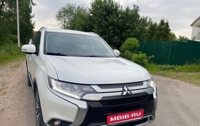 Mitsubishi Outlander III рестайлинг 3, 2019 год, 2 250 000 рублей, 1 фотография