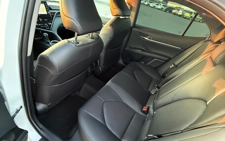 Toyota Camry, 2022 год, 3 850 000 рублей, 12 фотография
