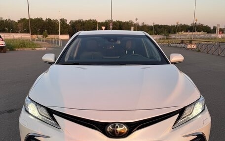 Toyota Camry, 2022 год, 3 850 000 рублей, 2 фотография