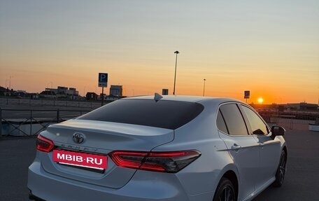 Toyota Camry, 2022 год, 3 850 000 рублей, 7 фотография