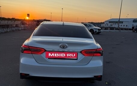 Toyota Camry, 2022 год, 3 850 000 рублей, 8 фотография