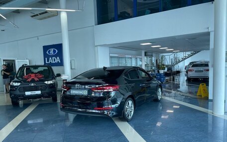 Hyundai Elantra VI рестайлинг, 2018 год, 1 749 900 рублей, 4 фотография