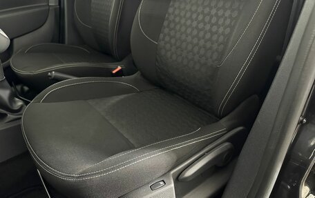 Renault Logan II, 2017 год, 770 000 рублей, 10 фотография