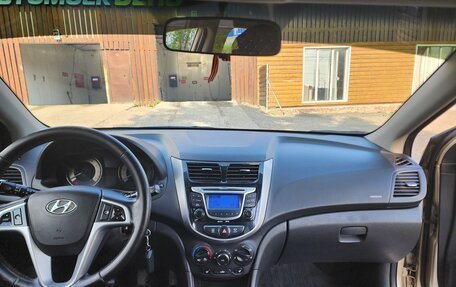 Hyundai Solaris II рестайлинг, 2011 год, 750 000 рублей, 5 фотография