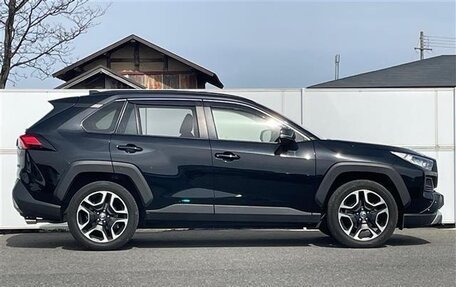 Toyota RAV4, 2022 год, 1 984 000 рублей, 4 фотография