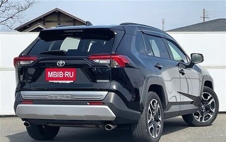 Toyota RAV4, 2022 год, 1 984 000 рублей, 5 фотография