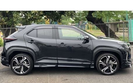 Toyota Yaris Cross, 2022 год, 1 327 000 рублей, 3 фотография