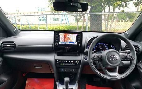 Toyota Yaris Cross, 2022 год, 1 327 000 рублей, 7 фотография