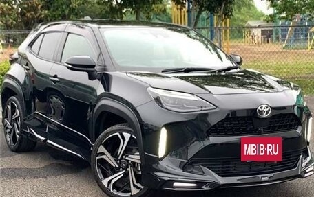 Toyota Yaris Cross, 2022 год, 1 327 000 рублей, 2 фотография
