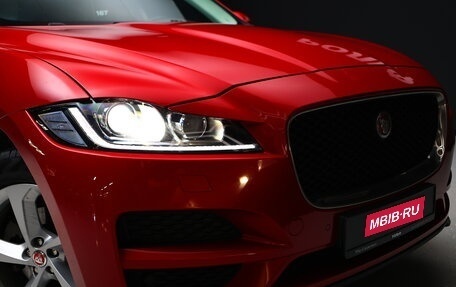 Jaguar F-Pace, 2018 год, 2 400 000 рублей, 9 фотография