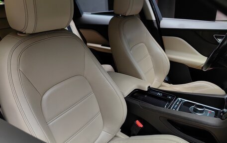Jaguar F-Pace, 2018 год, 2 400 000 рублей, 23 фотография