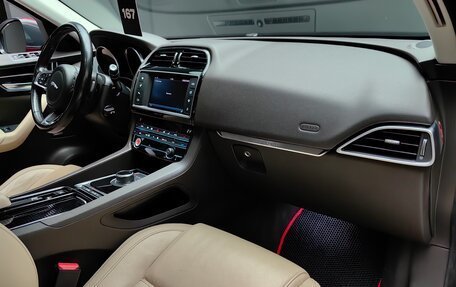 Jaguar F-Pace, 2018 год, 2 400 000 рублей, 24 фотография