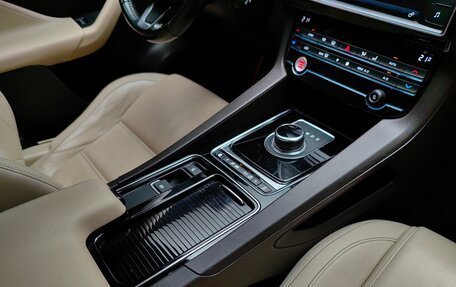 Jaguar F-Pace, 2018 год, 2 400 000 рублей, 33 фотография