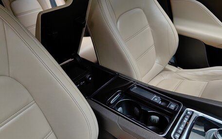 Jaguar F-Pace, 2018 год, 2 400 000 рублей, 34 фотография
