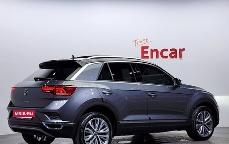 Volkswagen T-Roc I, 2022 год, 2 227 000 рублей, 3 фотография