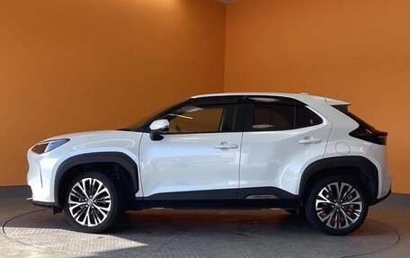 Toyota Yaris Cross, 2022 год, 1 402 000 рублей, 3 фотография
