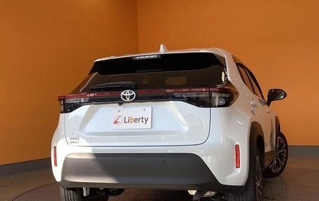 Toyota Yaris Cross, 2022 год, 1 402 000 рублей, 2 фотография