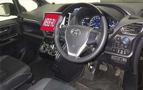 Toyota Esquire I, 2020 год, 1 659 000 рублей, 4 фотография