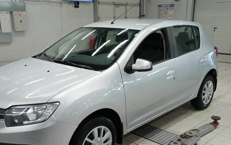 Renault Sandero II рестайлинг, 2018 год, 800 000 рублей, 1 фотография