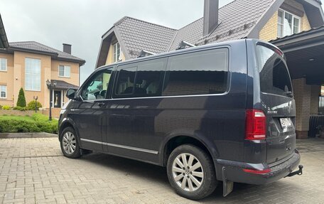 Volkswagen Multivan T6 рестайлинг, 2018 год, 3 650 000 рублей, 6 фотография