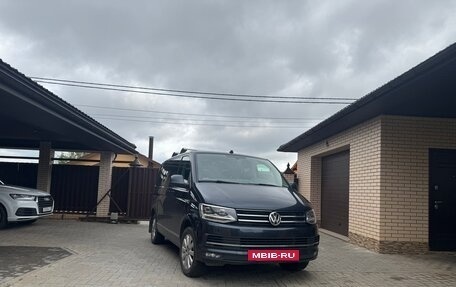 Volkswagen Multivan T6 рестайлинг, 2018 год, 3 650 000 рублей, 2 фотография