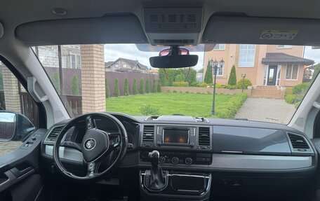 Volkswagen Multivan T6 рестайлинг, 2018 год, 3 650 000 рублей, 8 фотография