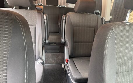 Volkswagen Multivan T6 рестайлинг, 2018 год, 3 650 000 рублей, 9 фотография
