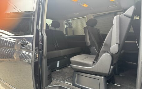 Volkswagen Multivan T6 рестайлинг, 2018 год, 3 650 000 рублей, 10 фотография