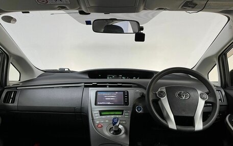 Toyota Prius, 2015 год, 1 150 000 рублей, 9 фотография